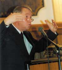 Dr. h.c. Heinke war der Ansicht, dass der Euro zum Schrittmacher eines engeren Zusammenschlusses in Europa werde.