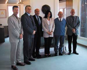 Gesprächsrunde am 13. März in St. Augustin (v.l.): ZVSHK-Referent Udo Wirges, Ungarns SHK-Präsident Ferenc Bertalan, HGF Michael von Bock und Polach, Referentin Pattantyús A. Katalin, Geschäftsführer István Cséki und ZVSHK-Referent Manfred Vohs.