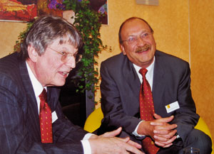 Karl Hagedorn (links), Präsident des ZVEH und HGF Heinz Werner Schult, ZVEH.