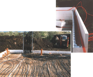 Bild 2: Die Bauwerkshülle des Hauses dient ebenfalls als Speichermasse. Dafür wurden rund 900 m Kunststoffrohr in die Wände sowie etwa 1000 m in die Bodenplatte eingebettet.