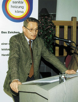Herbert Reischl bei seinem Halbjahresbericht als Landesinnungsmeister.
