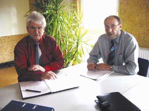 Sigfried Weidner + Ralf Fiedler, Geschäftsführer der Inicom Service GmbH, im Gespräch mit der IKZ-HAUSTECHNIK.