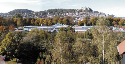 Auf dem Dach des Freizeitbades Aquamar wurden sowohl eine Solarthermie- als auch eine Photovoltaikanlage installiert.
