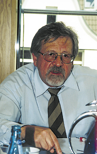Prof. Dr.-Ing. H. Burger: Die Energieeinsparverordnung hat uns ein breites Feld für die Umsetzung energieeffizienter Technologien angedient und dabei ist Anlagentechnik für Behaglichkeit und Komfort verantwortlich, das müssen wir vermarkten.