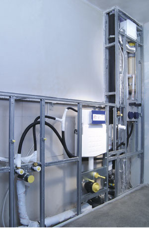 Trinkwasser, Abwasser, Heizung und Lüftung - komplett in einem System. Nach kurzer Bauzeit entstehen hier in einem Objekt mit rund 150 Wohneinheiten neue attraktive Bäder von dauerhaftem Wert.