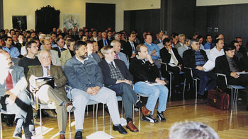 Volles Haus: Rund 150 Fachleute aus dem regionalen SHK-Handwerk und von Gas- und Wasserversorgern trafen sich Mitte Oktober im Rahmen einer Info-Veranstaltung des Landesinstallateurausschusses NRW.