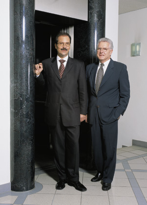 "Marktführerschaft verpflichtet". Unter diesem Motto sorgen Dr. Georg Wagner (Vorstandsvorsitzender) und Jobst Brehe (Vorstand Technik) für ständige Innovation bei Produktion, Funktionen, Design, Vermarktung und Service.