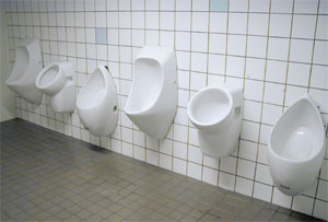 Bild 3: Versuchsurinale (v.l.n.r.): Urimat, Sphinx, Mc Dry (Duravit).