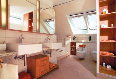 Installateur und Architekt im Teamwork
