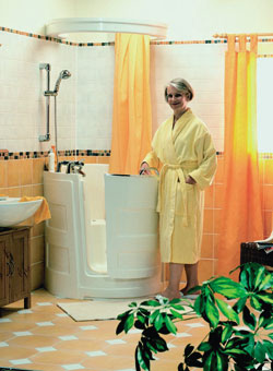 Eine Badewanne mit Tür kann durchaus eine Alternative zur "herkömmlichen" Badewanne sein. Bild: VitaActiva