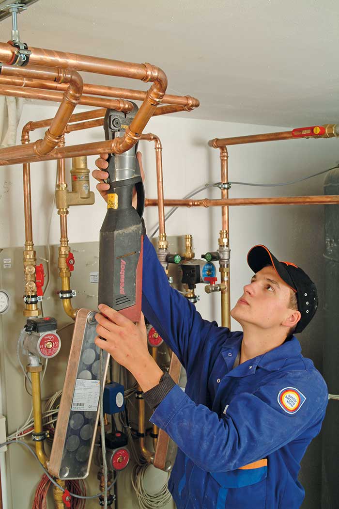 Dichtheitsprüfung bei Gas-, Heizungs- und Trinkwasser-Installationen