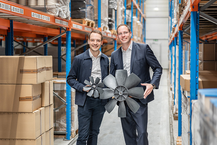 Die neuen Geschäftsführer der Maico Elektroapparate-Fabrik GmbH (v. l. n. r.): Andreas Müller (l.) und Dominik Beck (r.).   Bild: Maico Ventilatoren