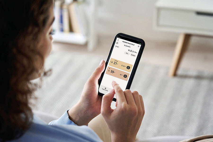 Mit der „Aquarea Home“-App steuern Nutzer verschiedene ­Panasonic Heiz- und Kühllösungen per Smartphone oder Tablet. Bild: Panasonic
