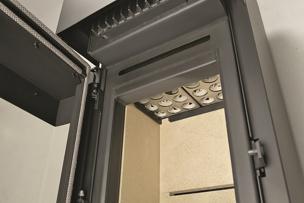 Ofenhersteller Wodtke baut spezielle Ringkörper in seine ­Geräte. Sie stabilisieren den Feuerungsprozess über alle Phasen der Verbrennung und sorgen auf diese Weise für einen besonders emis­sionsarmen Abbrand. Bild: Wodtke