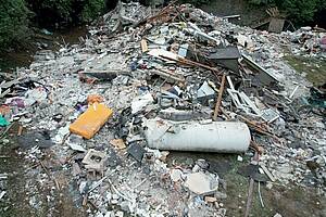 Bild 1: Völlig zerstörtes Mehrfamilienhaus nach Gasexplosion. (Diehl & Stey)