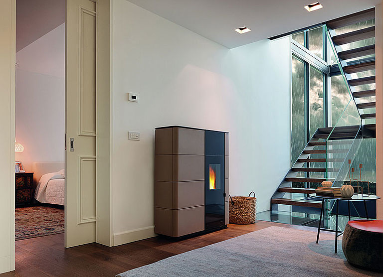 Palazzetti: Platzsparender Pelletofen für den modernen Wohnraum | IKZ