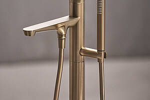 Freistehende Badewannen­armatur „Hansagenesis“. Bild: Hansa