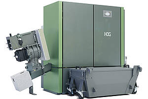 „Die neue große Version der ,Compact‘ rundet das Leistungsspektrum im Bereich von 120 bis 150 kW nach oben hin ab und das bei nur minimal größeren Abmessungen“, beschreibt HDG die neue Hackschnitzelheizung. Neben den neuen Leistungsstufen gibt es z.B. die verbesserte Abreinigung „Plus“, die serienmäßige Entaschung und „weniger Installationszeit durch komplette Vormontage“. Bild: HDG