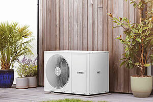 „Compress 3800iAW“ in fünf Leistungsklassen von 4 bis 13 kW. Bild: Buderus