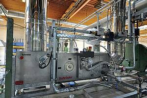 Bei der Bulten GmbH wurden zwei Abgaswärmetauscher auf den Härteöfen montiert und in die Abgasstrecke eingebunden. (Schräder Abgastechnik)