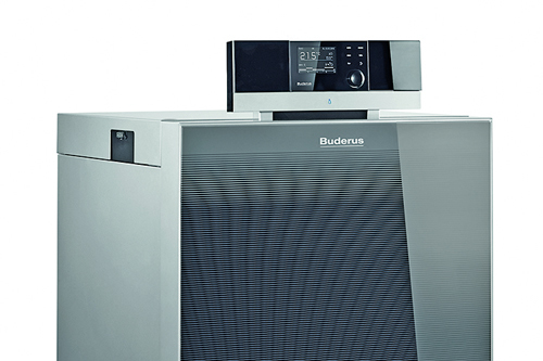 Speziell für die Brennwertkessel „Logano plus KB192i“ (Bild) und „Logano plus KB195i“: das Regelgerät „Logamatic IMC110“.