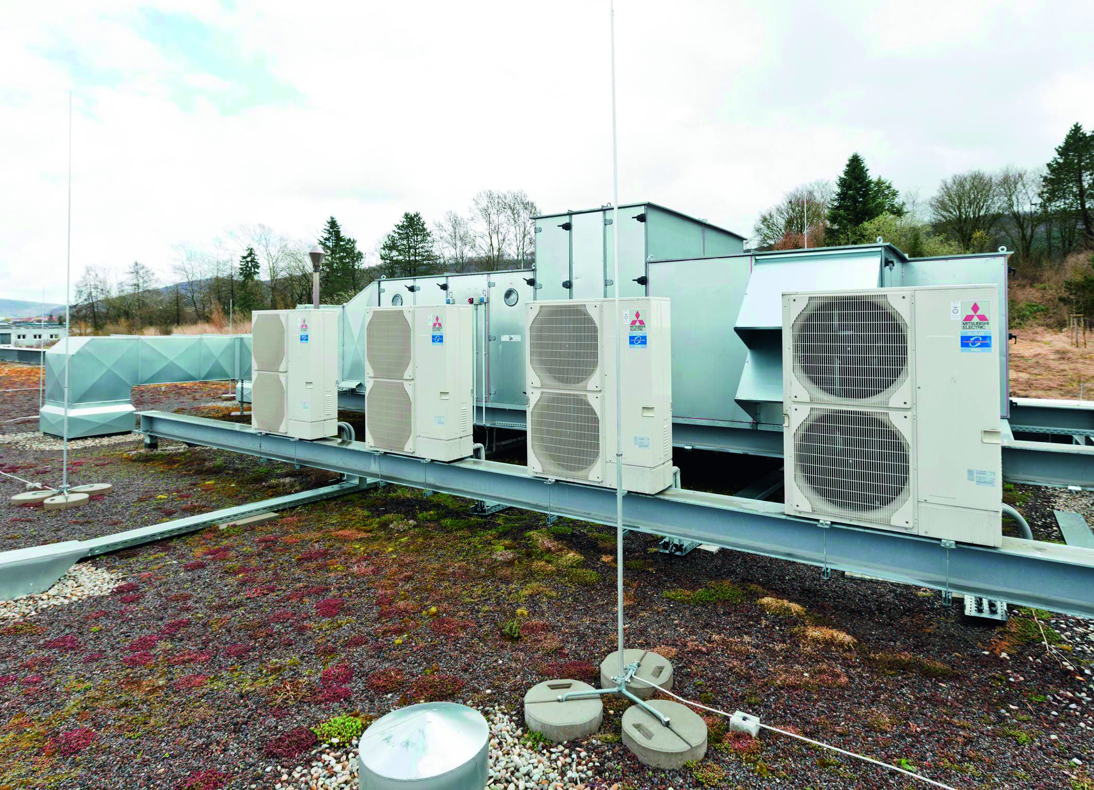 „Mr. Slim“-Geräte mit „Power“-Inverter sind jetzt sowohl mit dem Kältemittel R410A als auch R32 erhältlich.