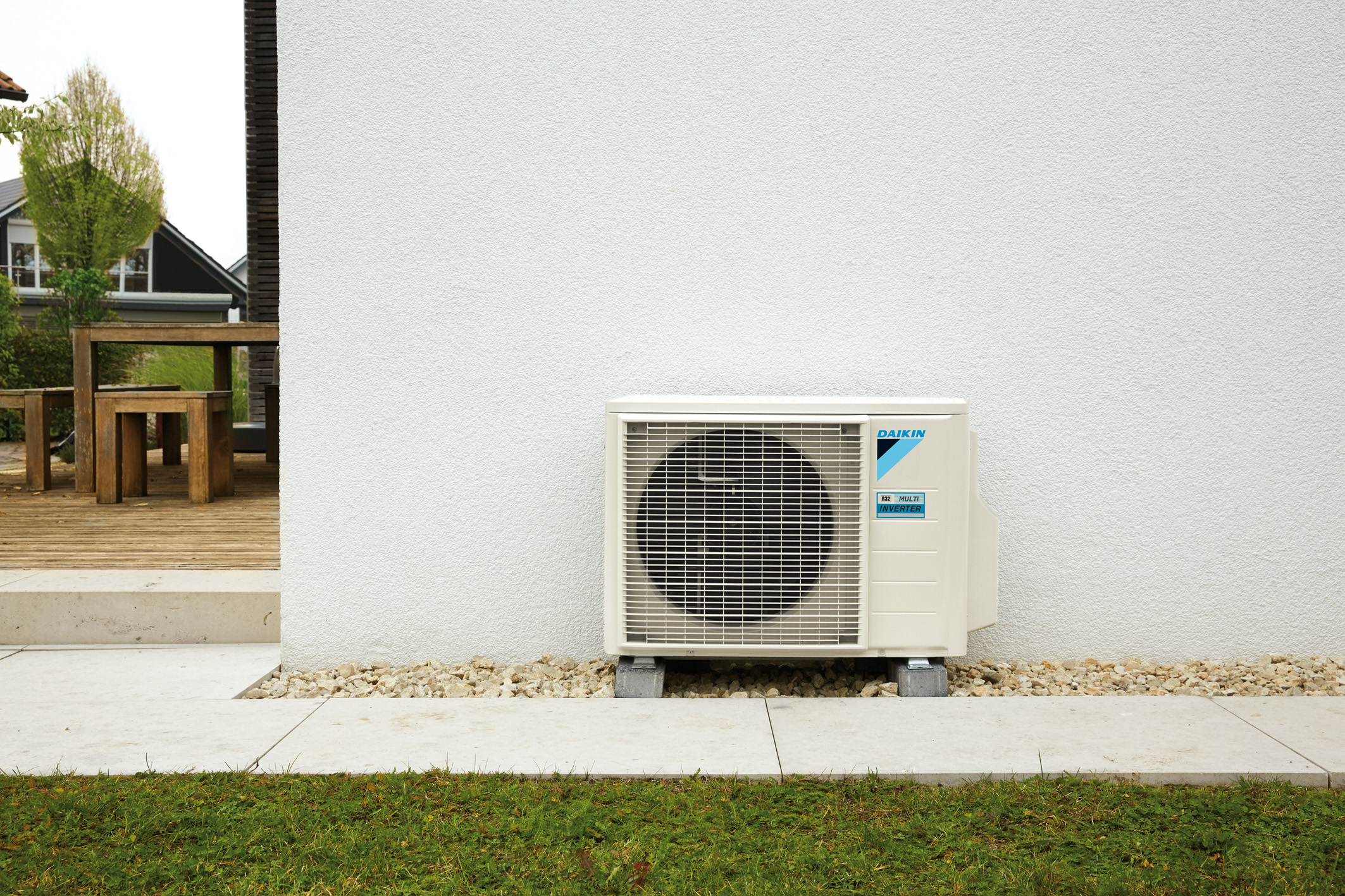 Die neue Serie „Sky Air R-32“ ist die erste serienreife Produktreihe mit dem effizienten Kältemittel R-32. Bild: Daikin