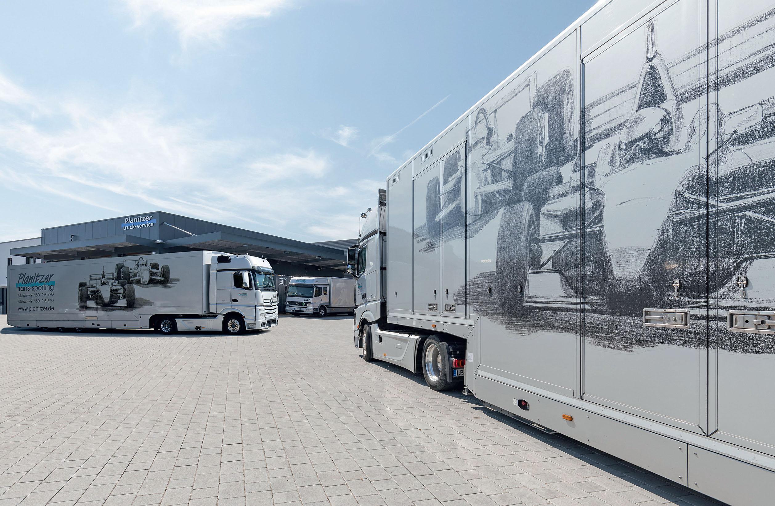 In der Service-Werkstatt der Planitzer trans-sporting GmbH werden die firmeneigenen Lkws gewartet, repariert und umgebaut.