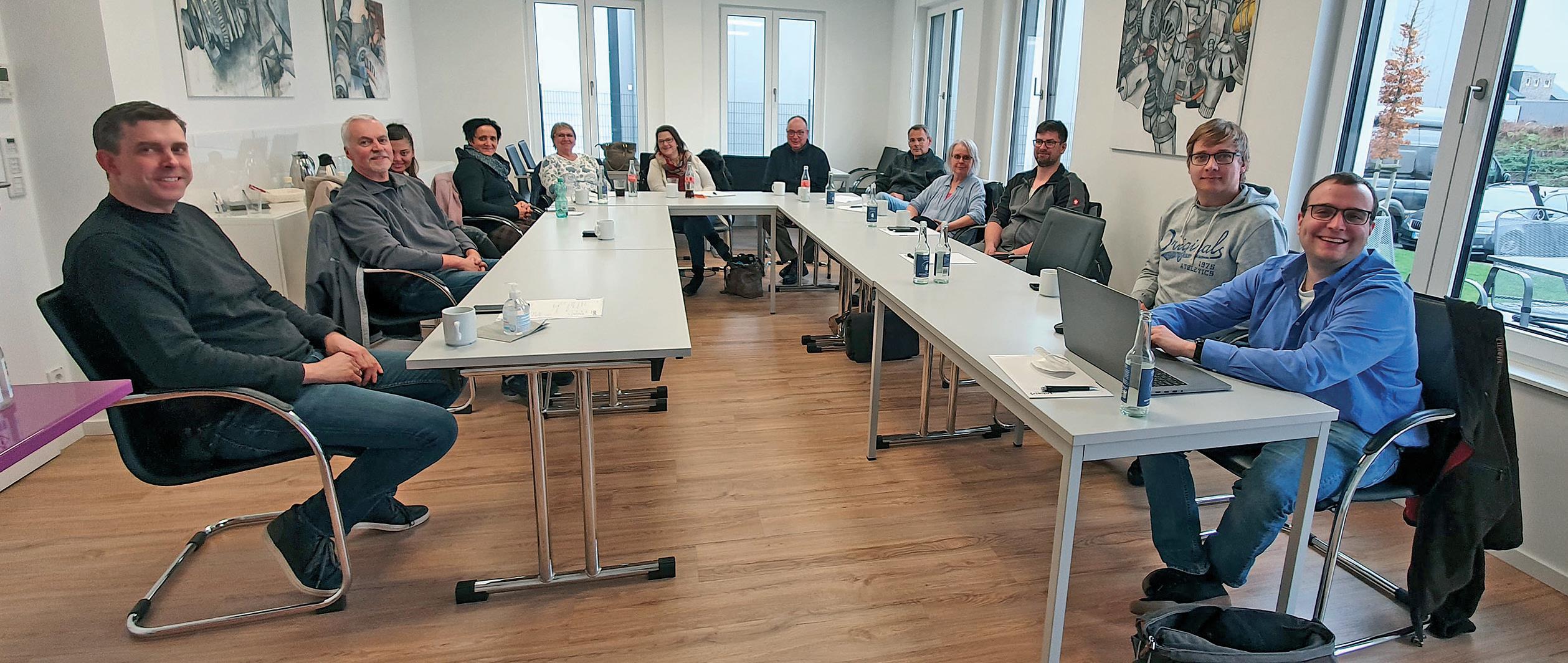 Kaufmännische Mitarbeiter und die technische Führungsmannschaft bei der Label Software-Schulung in Bielefeld. (Label Software Gerald Bax GmbH)