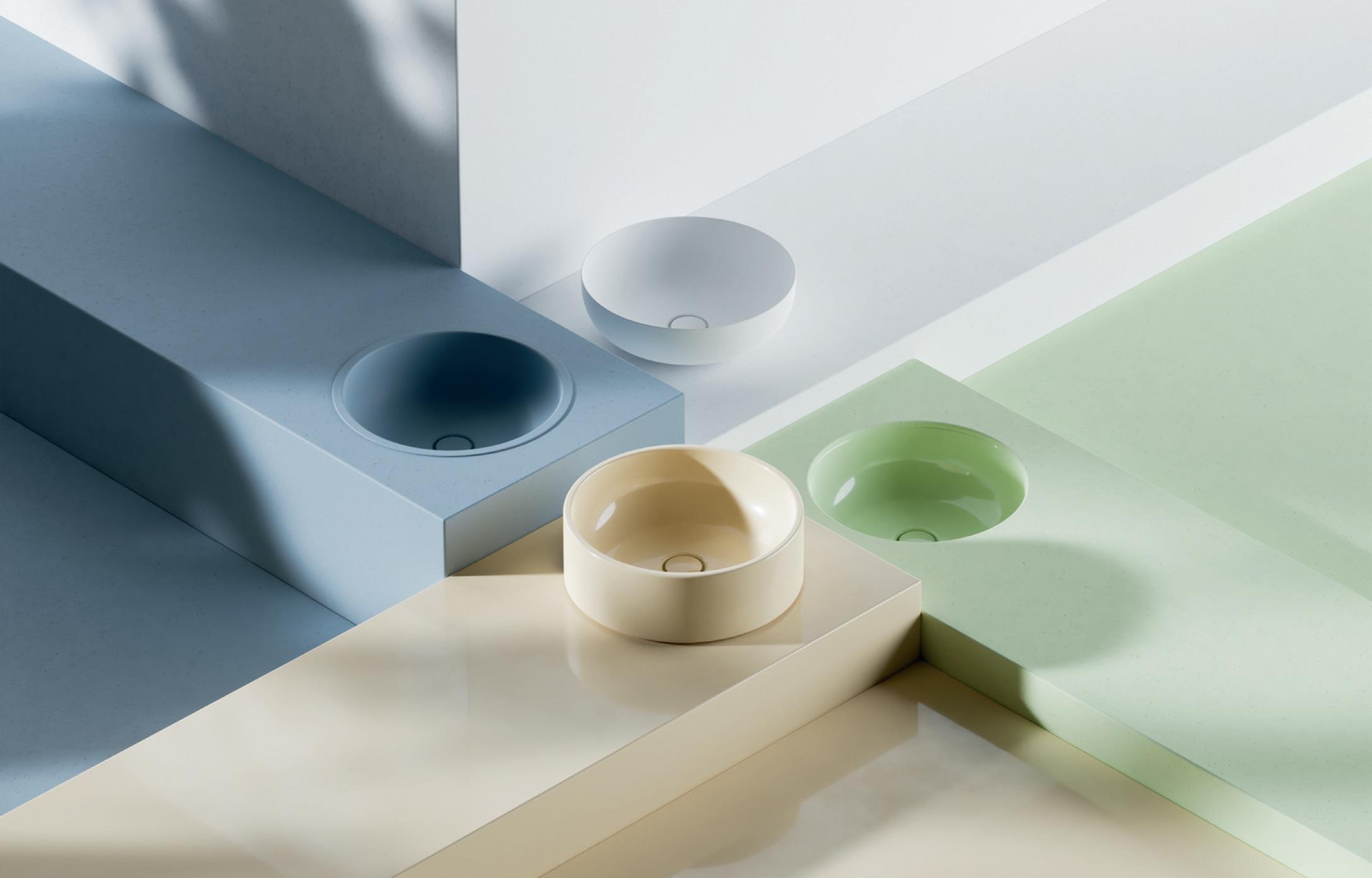 Aufsatz- und Einbauwaschtische „BetteBalance“ in filigraner Materialstärke gibt es in zahlreichen Sanitär- und Sonderfarben. Der Verzicht auf das Überlaufloch im kreisrunden Innen körper (395 mm) sei reinigungsfreundlich und in Bezug auf Wasserspritzer optimiert, heißt es. (Bette)