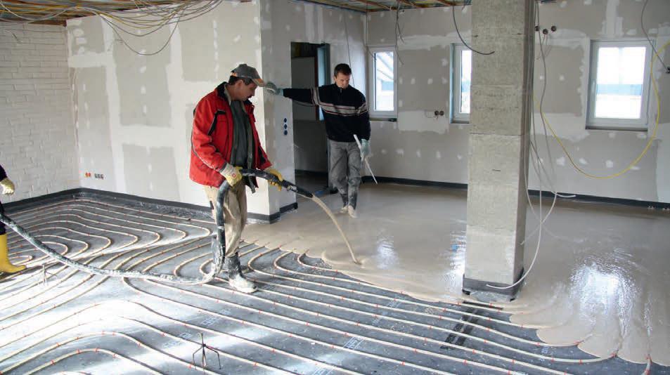 Fußbodenheizung als sog. Tackersystem, welches auf Systemdämmplatten verlegt wird. Einbau eines Fließestrichs (CT/CA), der pumpfähig eingebaut werden kann. (BVF)