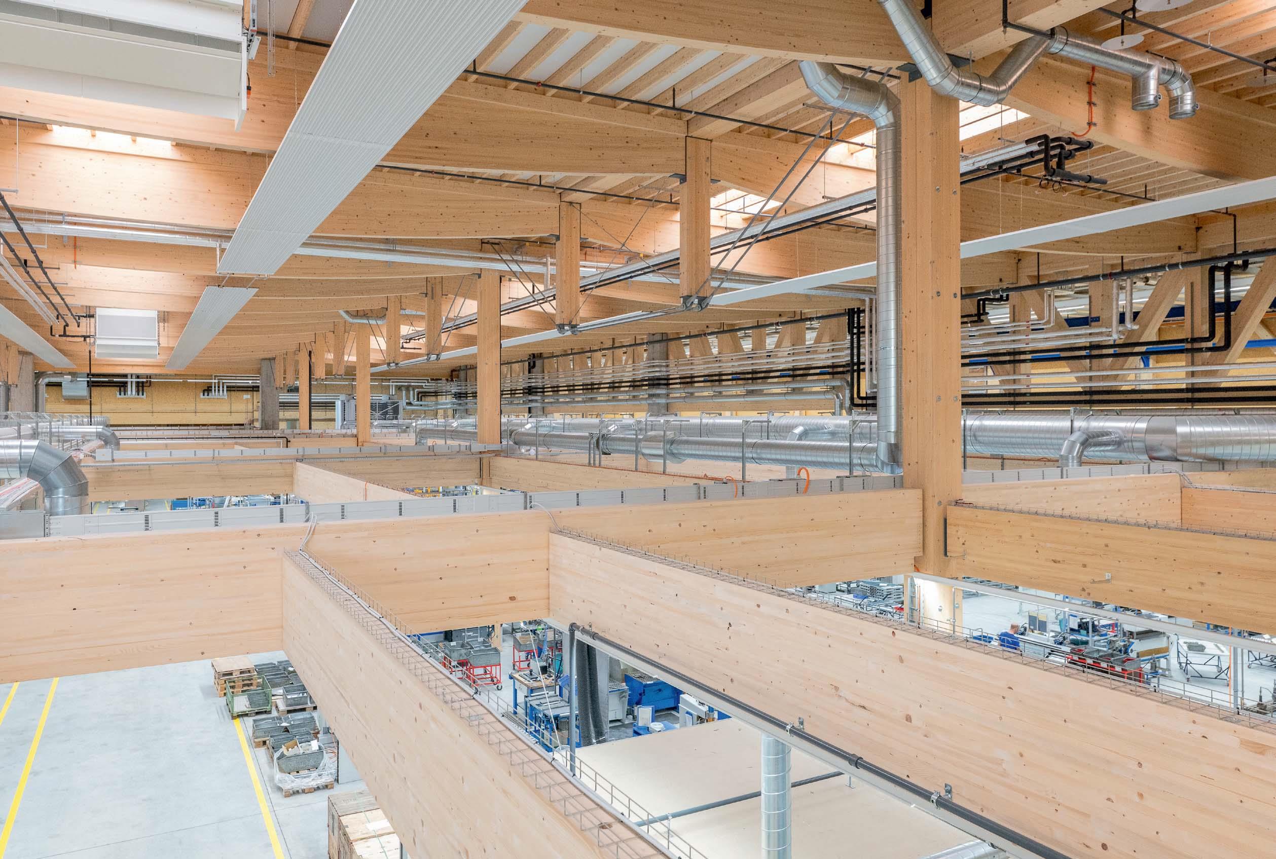 Die 7000 m2 Produktionshalle wurde, wie der komplette Neubau von Trox Hesco in der Schweiz, in nachhaltiger Holzelemente-Bauweise erstellt. (Trox)