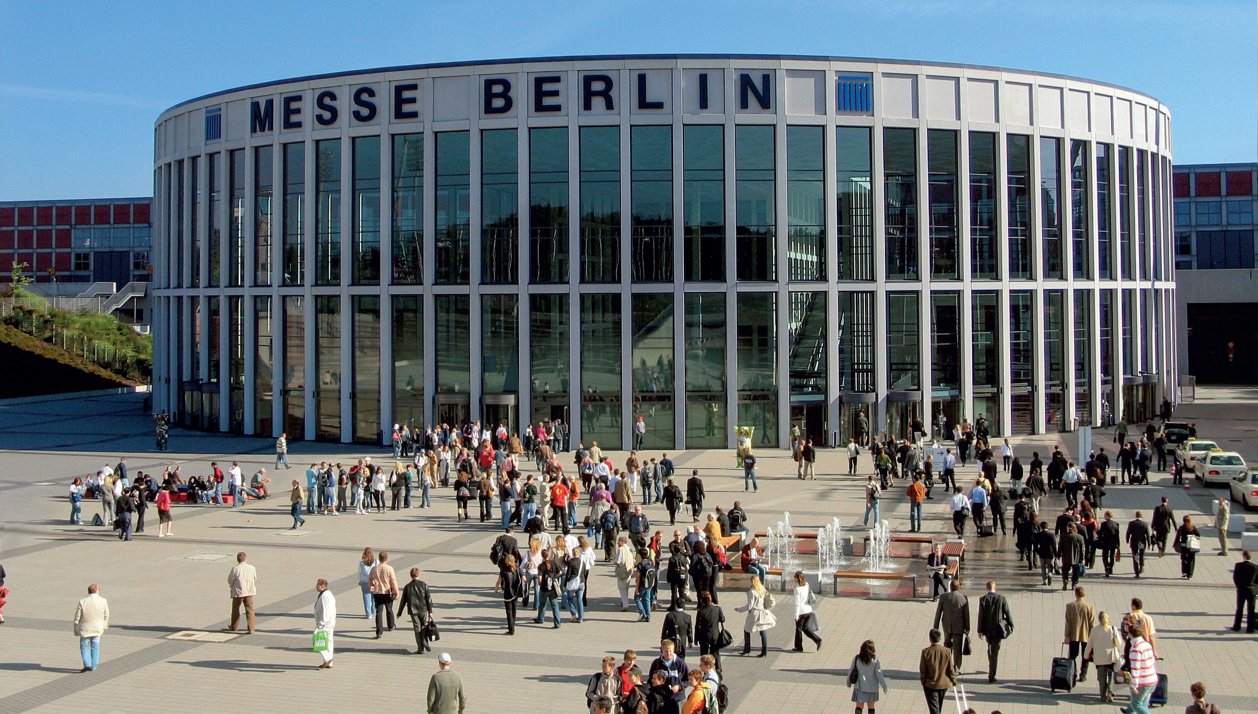Elektro, SHK und Dach gemeinsam denken: Die Messe Berlin schafft mit der gedatec dafür eine eigene Plattform. (Messe Berlin)