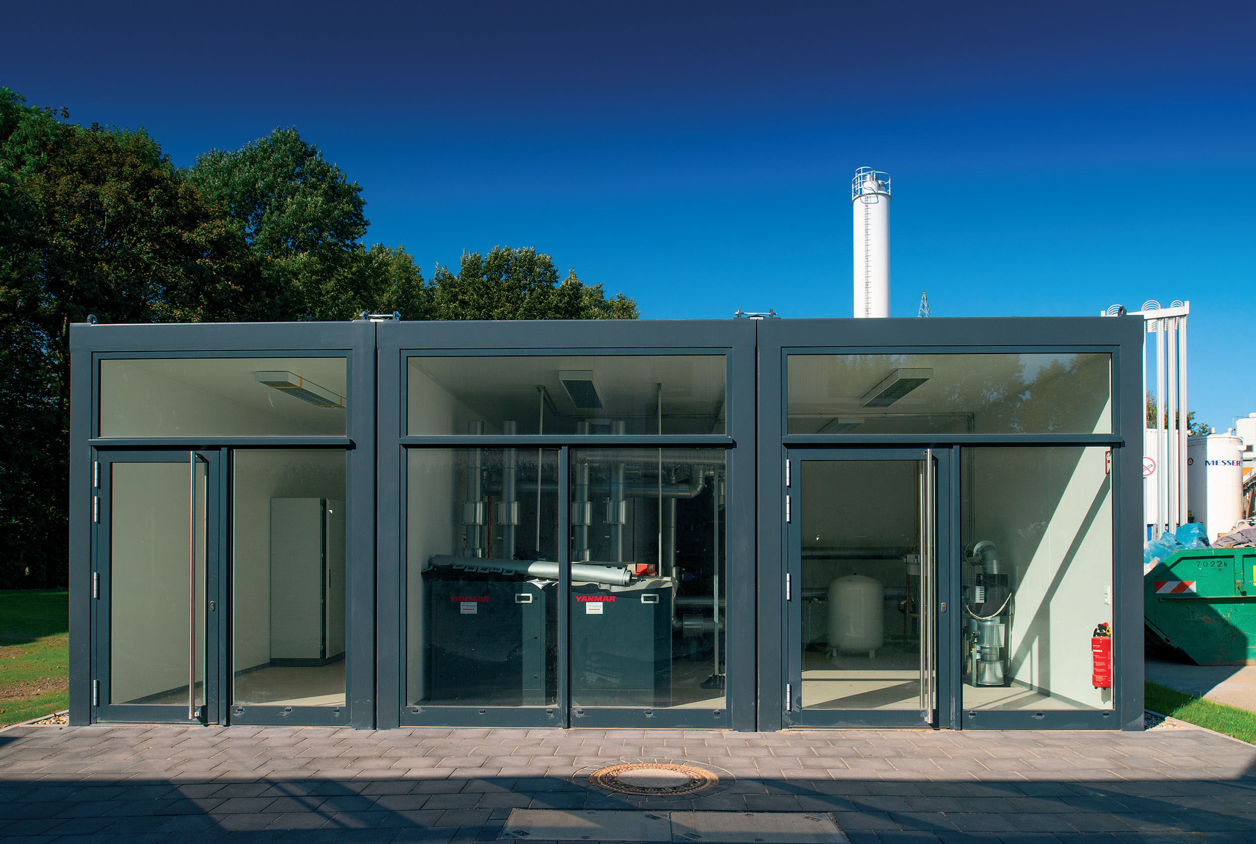 Die neue Energiezentrale des GWI wurde innerhalb eines Tages aus insgesamt drei Containern der Baureihe „ProBasic“ montiert.