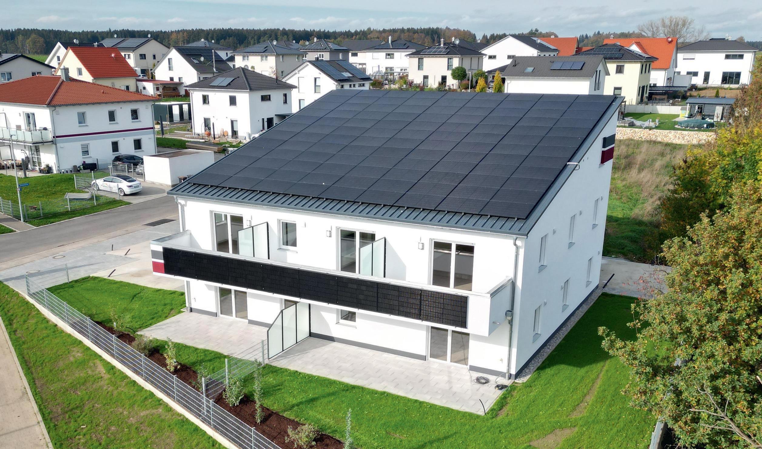 Die notwendige Energie für den Betrieb der Heizungen sowie der haustechnischen Anlagen generiert eine große Photovoltaikanlage. (Rössler Wohnbau GmbH)