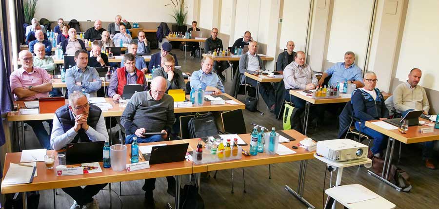 Etliche Themen standen zur Beratung: In der Bundesfachgruppe SHK arbeiten Vertreter des ZVSHK mit den Fachleuten im Haupt- und Ehrenamt der Landesverbände eng zusammen. (Thomas Dietrich)