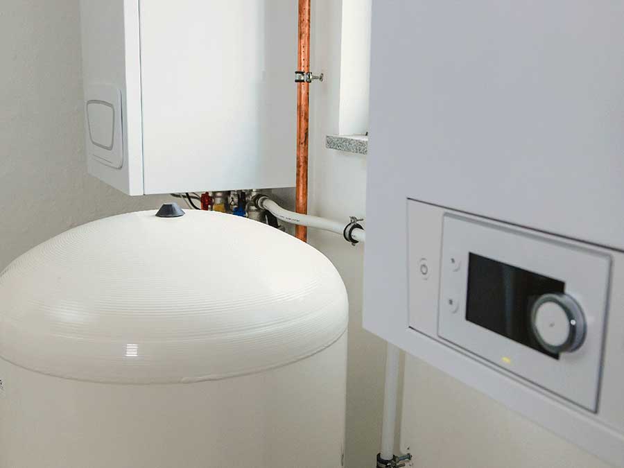 In seinem Positionspapier zum GEG kritisiert der Verband der Gas- und Wasserstoffwirtschaft u. a. das derzeit hohe Auslegungsniveau des GEG. Dieses mache Hybridlösungen als Beistell- oder Nachrüstlösungen unmöglich. Bild: Die Gas- und Wasserstoffwirtschaft/Jost Listemann